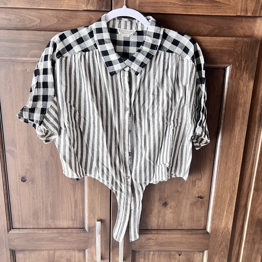 Loveriche-Womens Black/White Tie Crop Top Size L